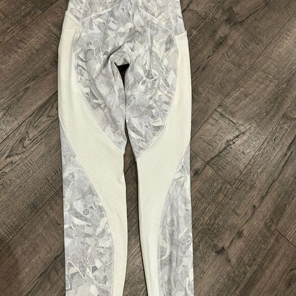 Lululemon Gray Patterned Leggings Breezy Dot Tight - Picture 5 of 7